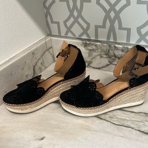 Crown Vintage Dunja BlackSuede Scalloped Espadrille Wedge Sandals Size 6 1/2